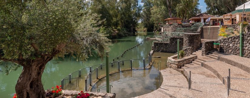 Em que situação a pessoa decide se batizar nas águas?